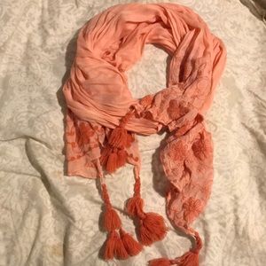 Maurices scarf